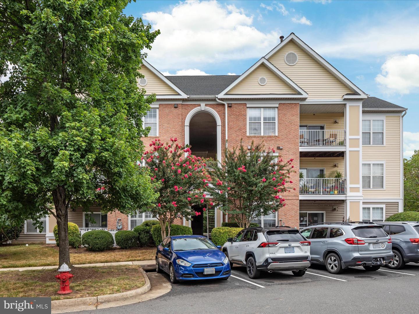 43302 MARYMOUNT TER #101, ASHBURN, Virginia 20147, 2 Bedrooms Bedrooms, ,2 BathroomsBathrooms,Residential,For sale,43302 MARYMOUNT TER #101,VALO2087048 MLS # VALO2087048