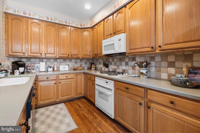 3016 FALLSWOOD GLEN CT, FALLS CHURCH, Virginia 22044, 3 Bedrooms Bedrooms, ,3 BathroomsBathrooms,Residential,For sale,3016 FALLSWOOD GLEN CT,VAFX2219080 MLS # VAFX2219080