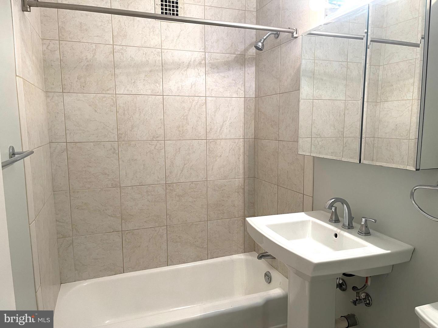 3000 SPOUT RUN PKWY #B507, ARLINGTON, Virginia 22201, 1 Bedroom Bedrooms, ,1 BathroomBathrooms,Residential,For sale,3000 SPOUT RUN PKWY #B507,VAAR2052680 MLS # VAAR2052680