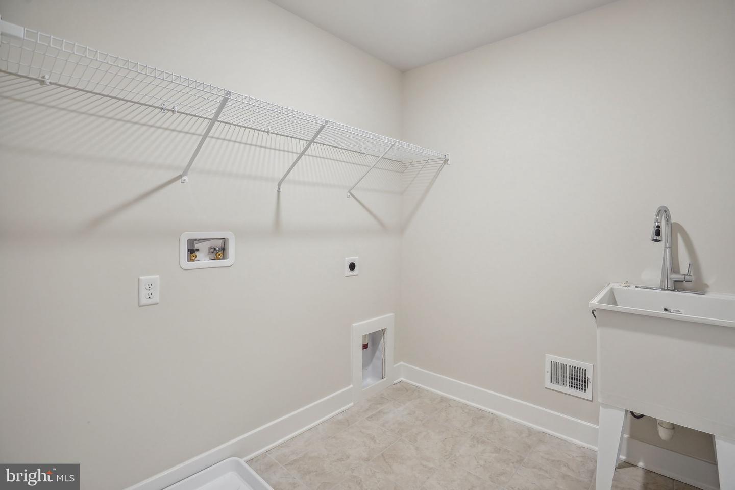 459 HARVEY LN, FREDERICKSBURG, Virginia 22406, 3 Bedrooms Bedrooms, ,3 BathroomsBathrooms,Residential,For sale,459 HARVEY LN,VAST2035444 MLS # VAST2035444