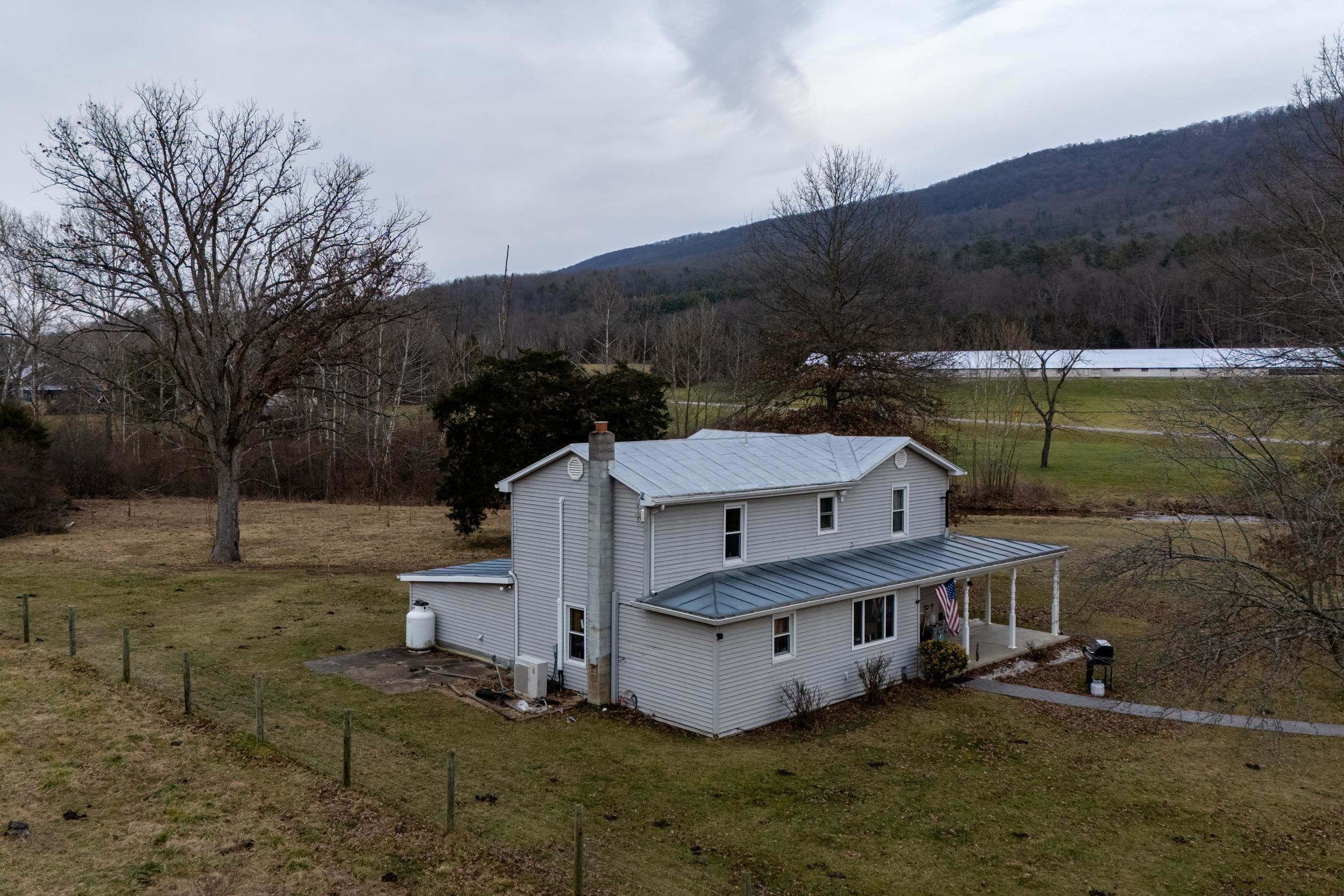 15745 RUNIONS CREEK RD, BROADWAY, Virginia 22815, 3 Bedrooms Bedrooms, ,2 BathroomsBathrooms,Residential,15745 RUNIONS CREEK RD,660331 MLS # 660331