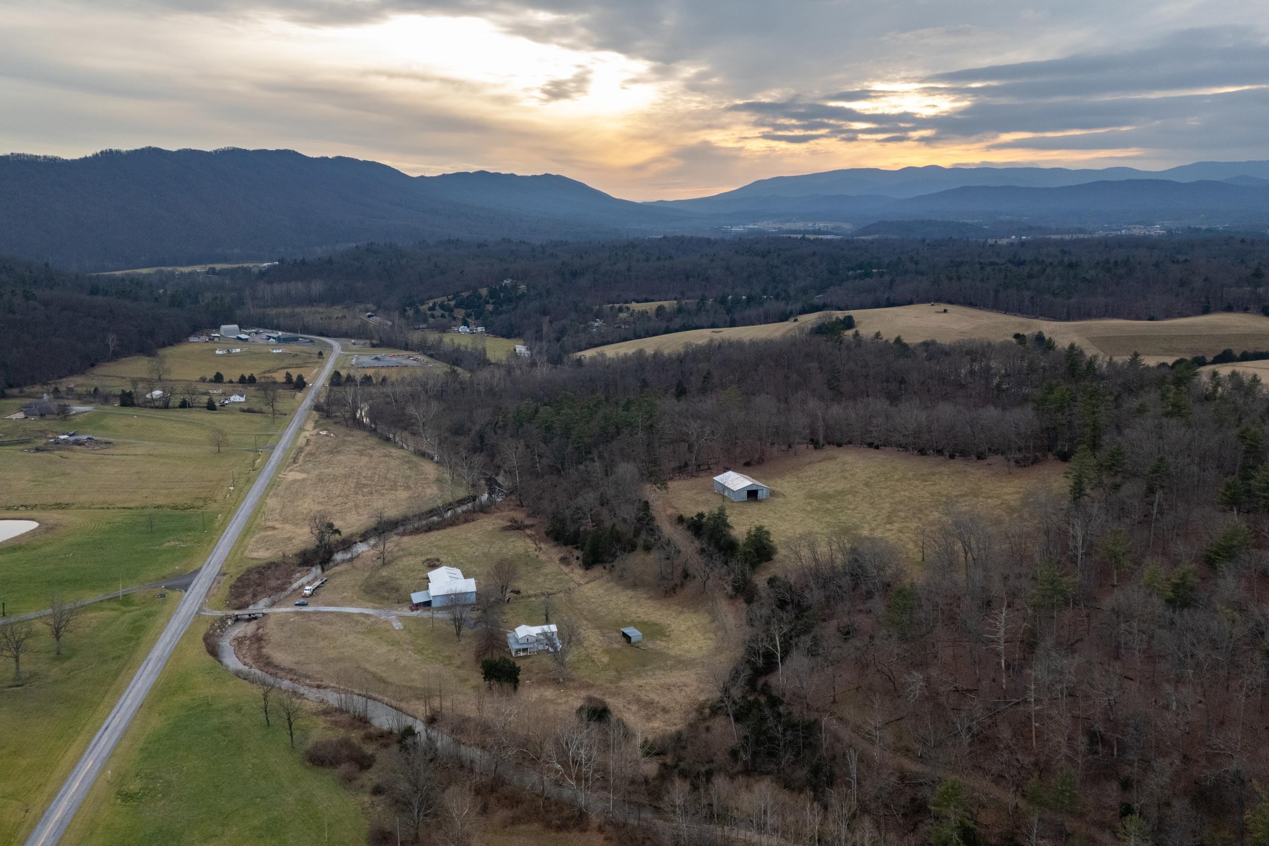 15745 RUNIONS CREEK RD, BROADWAY, Virginia 22815, 3 Bedrooms Bedrooms, ,2 BathroomsBathrooms,Residential,15745 RUNIONS CREEK RD,660331 MLS # 660331