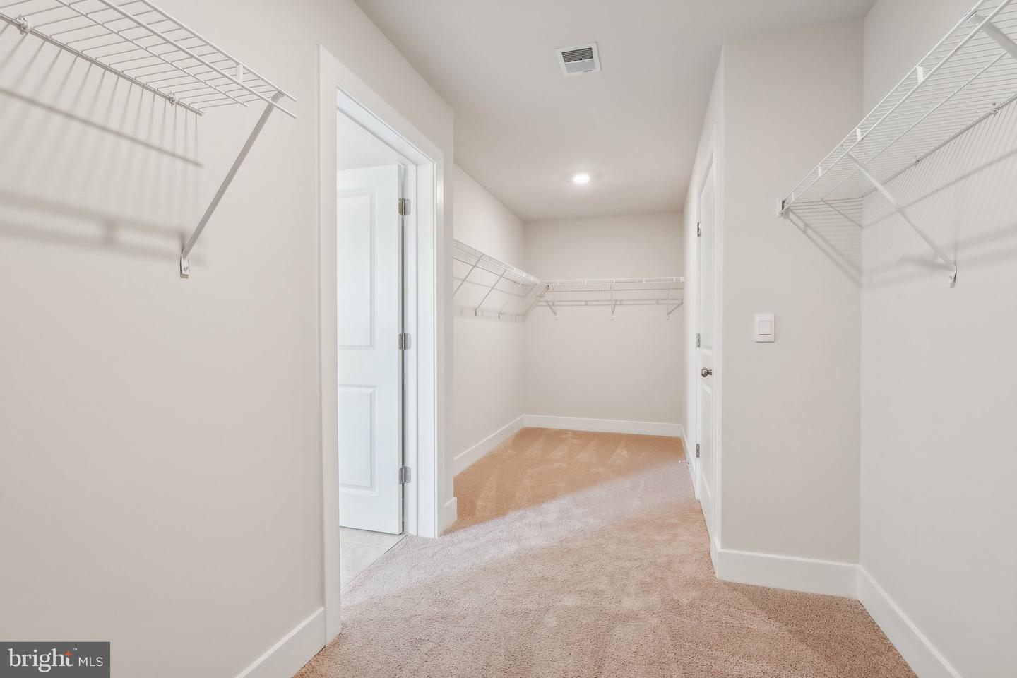9130 KINGSTON RD, BROAD RUN, Virginia 20137, 4 Bedrooms Bedrooms, ,4 BathroomsBathrooms,Residential,For sale,9130 KINGSTON RD,VAFQ2015246 MLS # VAFQ2015246