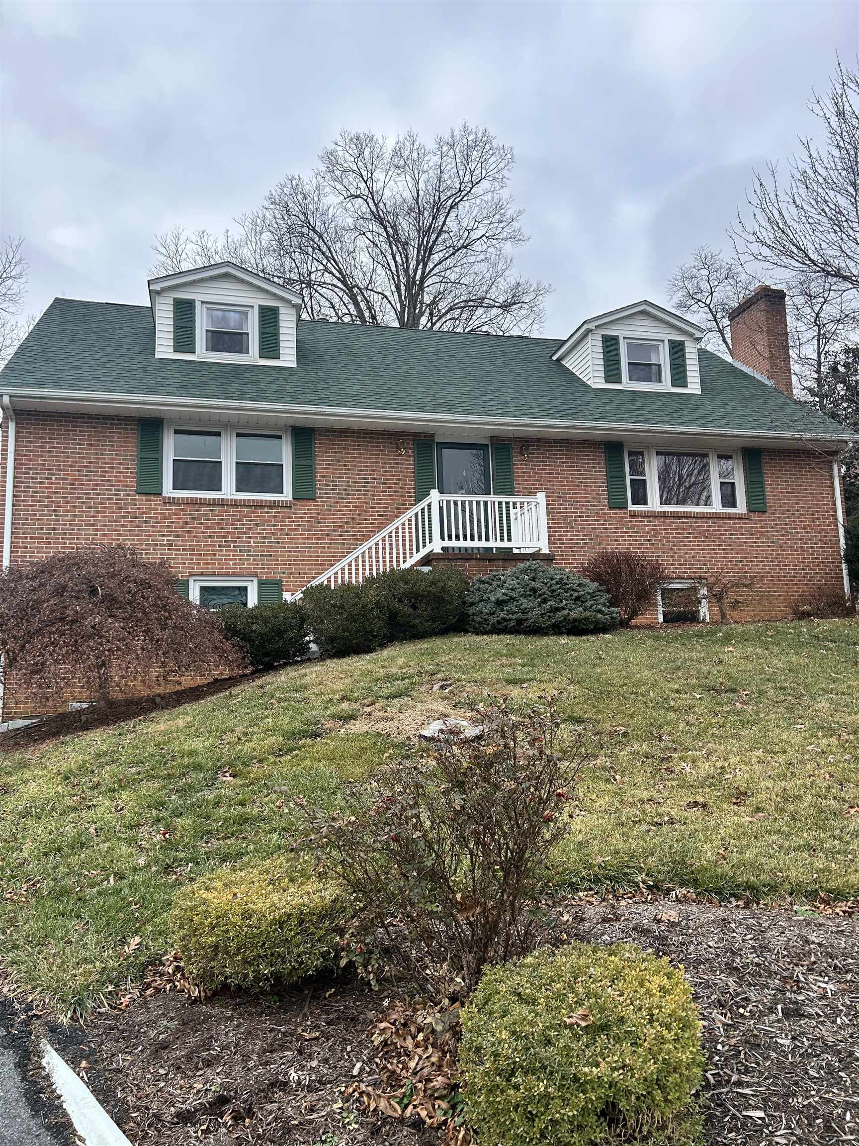 908 RIDGECREST CIR, STAUNTON, Virginia 24401, 4 Bedrooms Bedrooms, ,2 BathroomsBathrooms,Residential,908 RIDGECREST CIR,659645 MLS # 659645