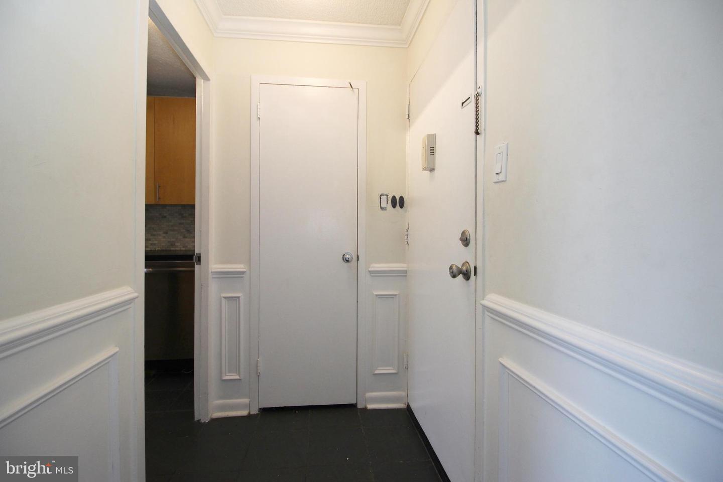 2500 N VAN DORN ST #425, ALEXANDRIA, Virginia 22302, 2 Bedrooms Bedrooms, ,2 BathroomsBathrooms,Residential,For sale,2500 N VAN DORN ST #425,VAAX2039840 MLS # VAAX2039840