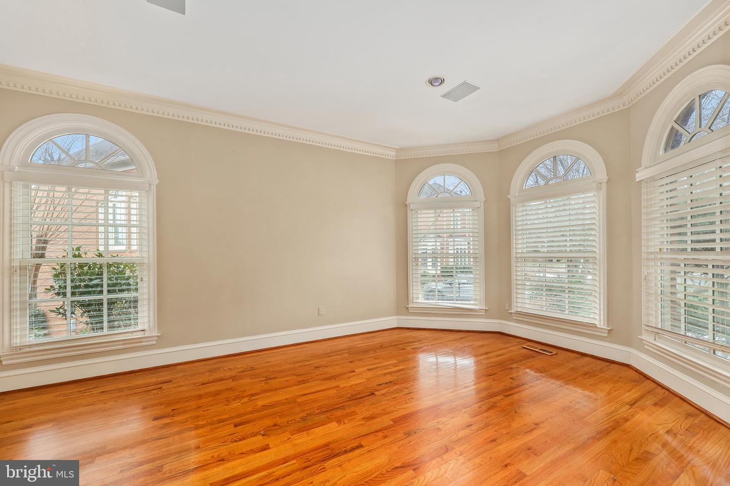 624 KINGS CLOISTER CIR, ALEXANDRIA, Virginia 22302, 5 Bedrooms Bedrooms, ,4 BathroomsBathrooms,Residential,For sale,624 KINGS CLOISTER CIR,VAAX2040526 MLS # VAAX2040526