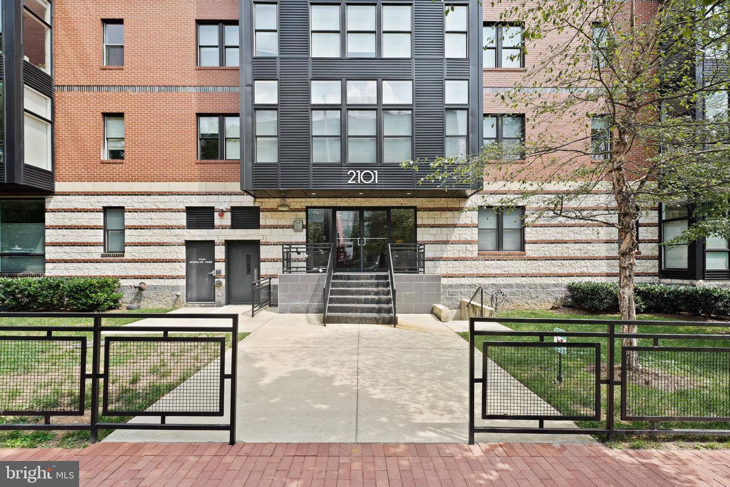 2101 11TH ST NW #103, WASHINGTON, District Of Columbia 20001, 1 Bedroom Bedrooms, ,1 BathroomBathrooms,Residential,For sale,2101 11TH ST NW #103,DCDC2176756 MLS # DCDC2176756