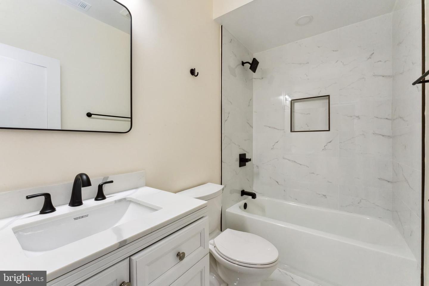 329 16TH ST SE, WASHINGTON, District Of Columbia 20003, 3 Bedrooms Bedrooms, 12 Rooms Rooms,3 BathroomsBathrooms,Residential,For sale,329 16TH ST SE,DCDC2163972 MLS # DCDC2163972