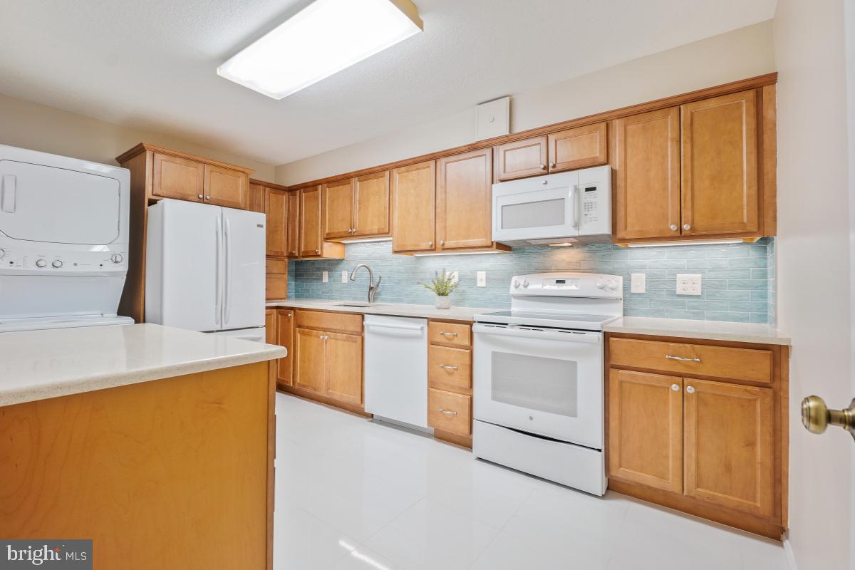 5903 MOUNT EAGLE DR #601, ALEXANDRIA, Virginia 22303, 2 Bedrooms Bedrooms, 8 Rooms Rooms,2 BathroomsBathrooms,Residential,For sale,5903 MOUNT EAGLE DR #601,VAFX2214564 MLS # VAFX2214564