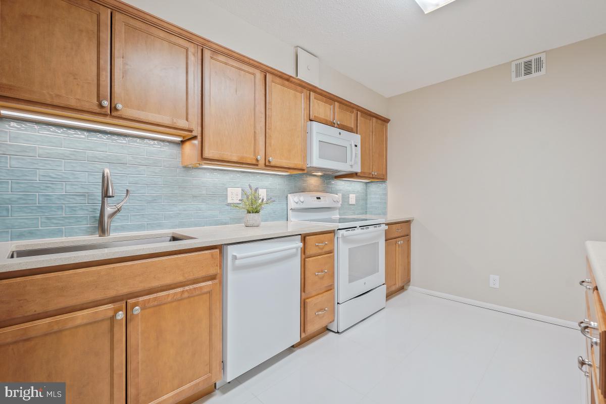 5903 MOUNT EAGLE DR #601, ALEXANDRIA, Virginia 22303, 2 Bedrooms Bedrooms, 8 Rooms Rooms,2 BathroomsBathrooms,Residential,For sale,5903 MOUNT EAGLE DR #601,VAFX2214564 MLS # VAFX2214564