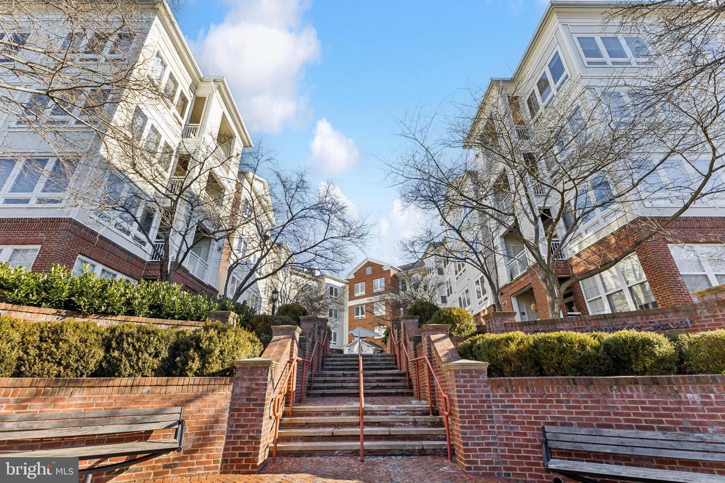 801 S GREENBRIER ST #402, ARLINGTON, Virginia 22204, 2 Bedrooms Bedrooms, ,1 BathroomBathrooms,Residential,For sale,801 S GREENBRIER ST #402,VAAR2052118 MLS # VAAR2052118