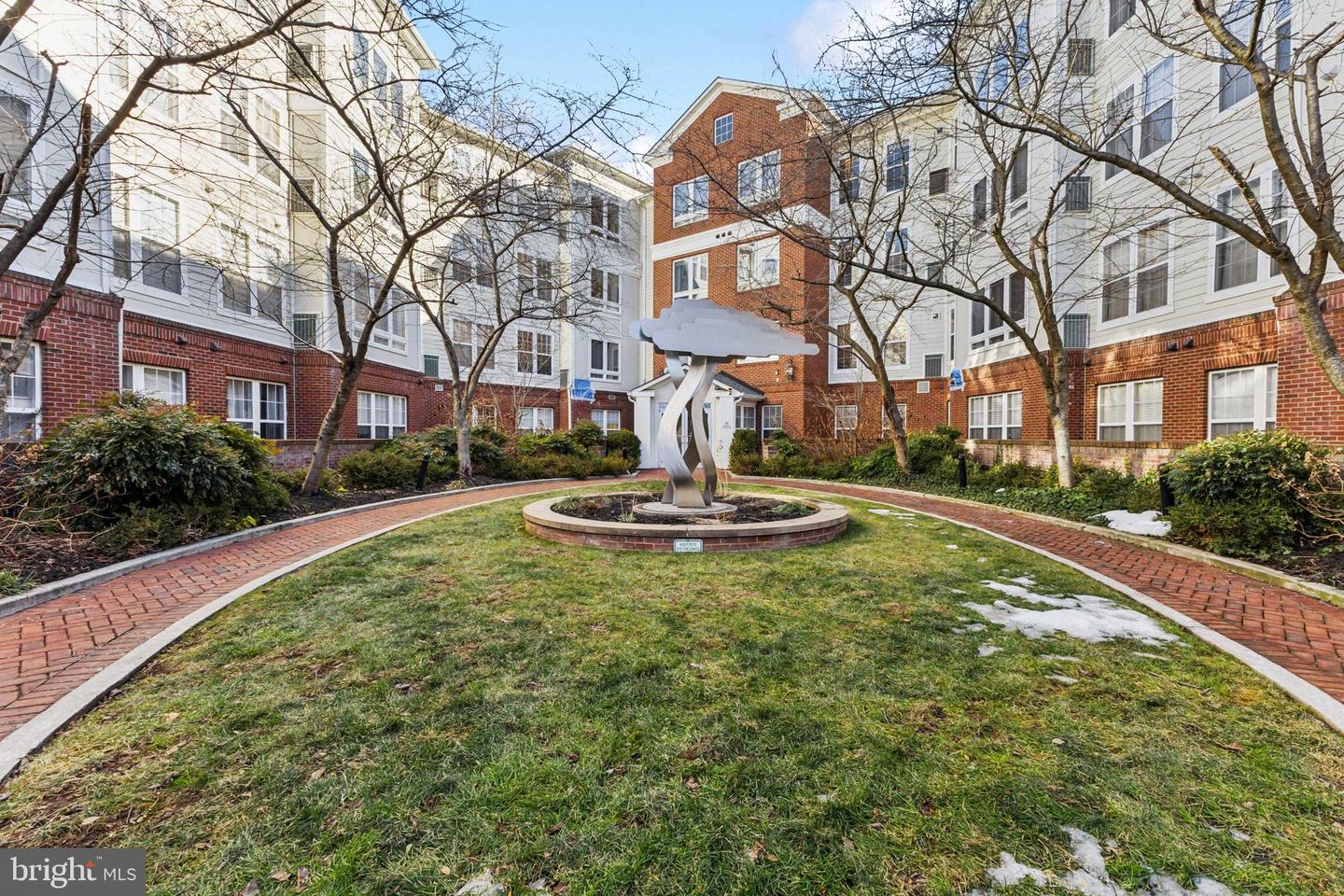 801 S GREENBRIER ST #402, ARLINGTON, Virginia 22204, 2 Bedrooms Bedrooms, ,1 BathroomBathrooms,Residential,For sale,801 S GREENBRIER ST #402,VAAR2052118 MLS # VAAR2052118