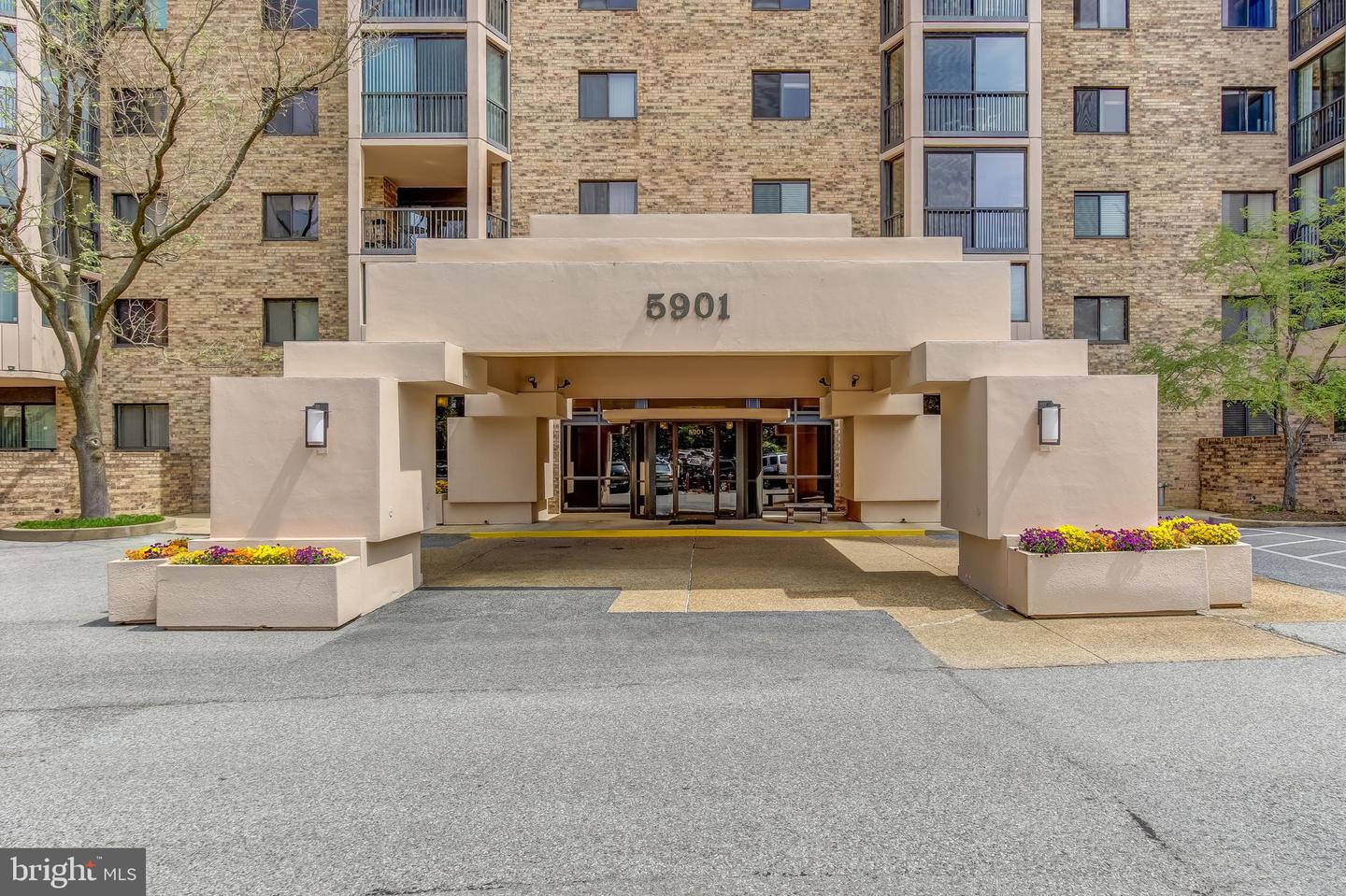 5901 MOUNT EAGLE DR #716, ALEXANDRIA, Virginia 22303, 2 Bedrooms Bedrooms, 8 Rooms Rooms,2 BathroomsBathrooms,Residential,For sale,5901 MOUNT EAGLE DR #716,VAFX2218178 MLS # VAFX2218178