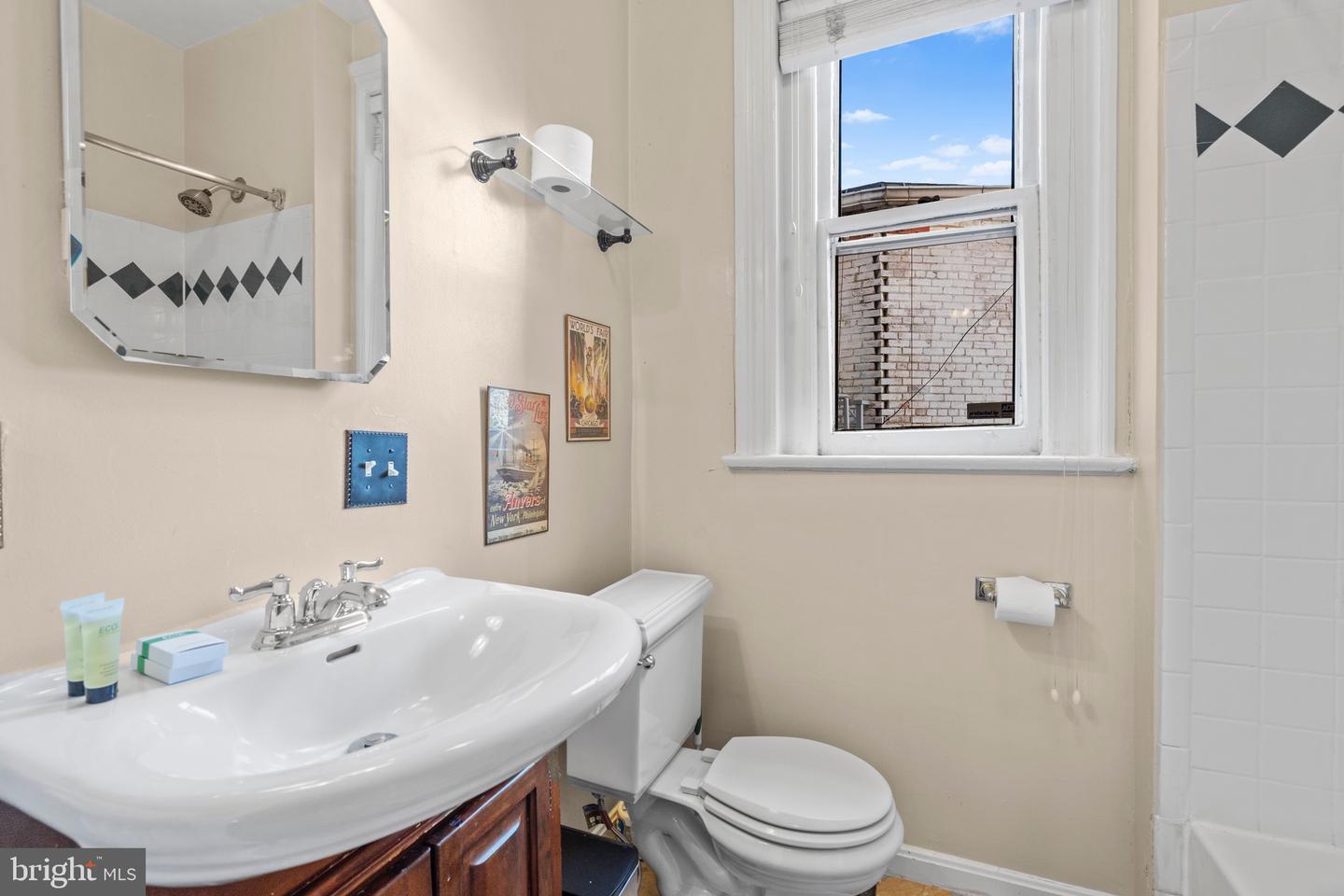 226 4TH ST NE, WASHINGTON, District Of Columbia 20002, 8 Bedrooms Bedrooms, ,3 BathroomsBathrooms,Residential,For sale,226 4TH ST NE,DCDC2176296 MLS # DCDC2176296