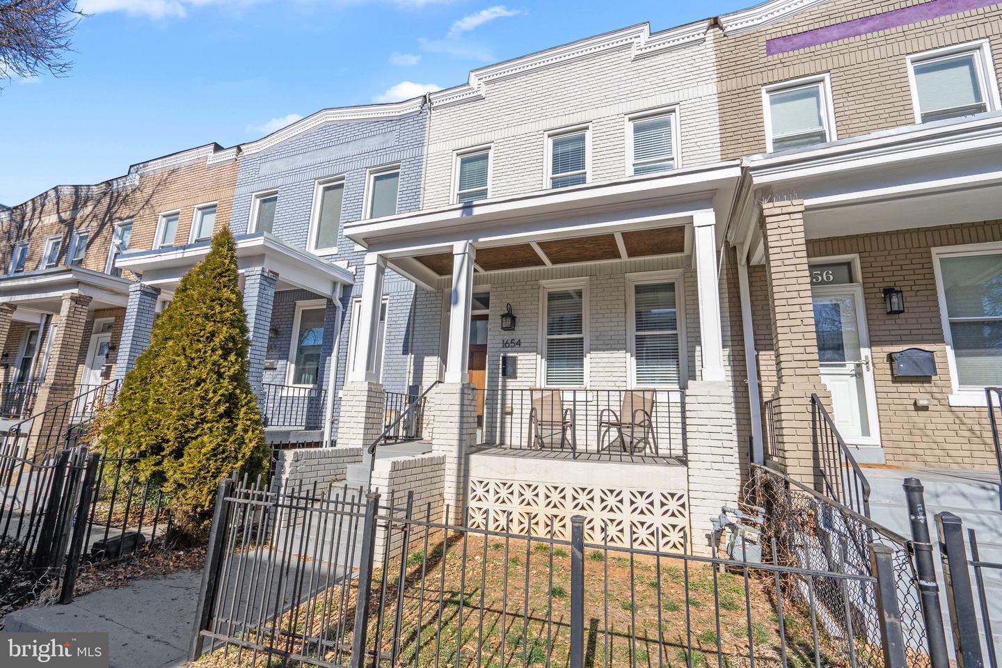 1654 GALES ST NE, WASHINGTON, District Of Columbia 20002, 2 Bedrooms Bedrooms, ,3 BathroomsBathrooms,Residential,For sale,1654 GALES ST NE,DCDC2176958 MLS # DCDC2176958