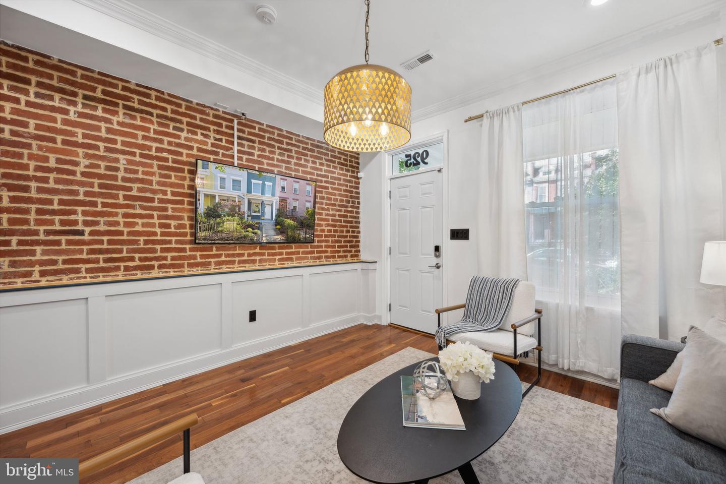 925 5TH ST NE, WASHINGTON, District Of Columbia 20002, 3 Bedrooms Bedrooms, ,1 BathroomBathrooms,Residential,For sale,925 5TH ST NE,DCDC2176382 MLS # DCDC2176382