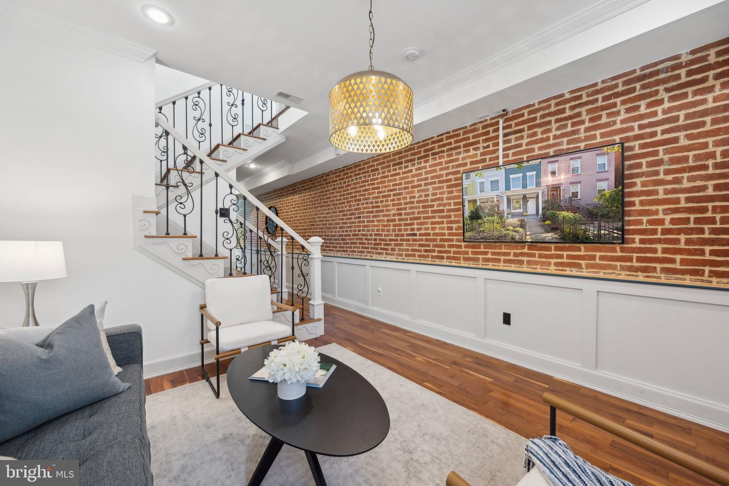 925 5TH ST NE, WASHINGTON, District Of Columbia 20002, 3 Bedrooms Bedrooms, ,1 BathroomBathrooms,Residential,For sale,925 5TH ST NE,DCDC2176382 MLS # DCDC2176382