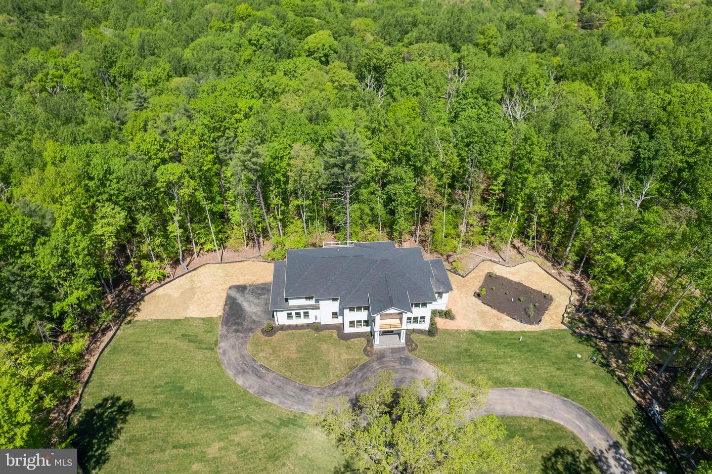 11550 HENDERSON RD, CLIFTON, Virginia 20124, 6 Bedrooms Bedrooms, ,6 BathroomsBathrooms,Residential,For sale,11550 HENDERSON RD,VAFX2203858 MLS # VAFX2203858
