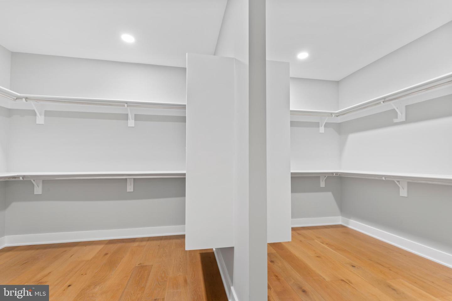 11550 HENDERSON RD, CLIFTON, Virginia 20124, 6 Bedrooms Bedrooms, ,6 BathroomsBathrooms,Residential,For sale,11550 HENDERSON RD,VAFX2203858 MLS # VAFX2203858
