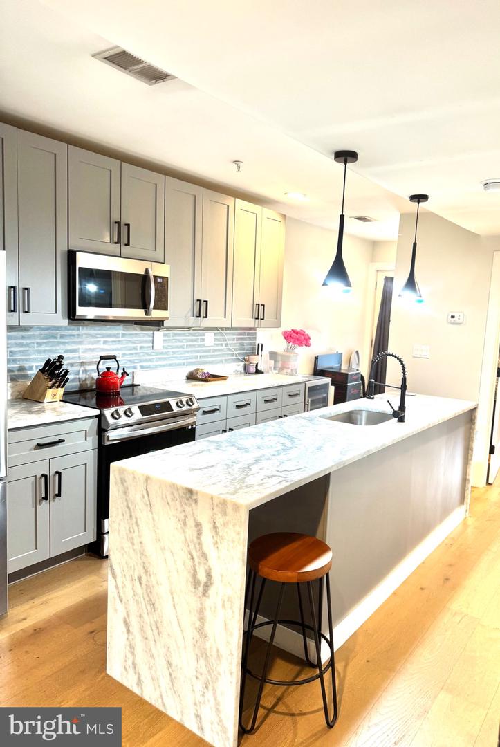 210 VARNUM ST NW #4, WASHINGTON, District Of Columbia 20011, 2 Bedrooms Bedrooms, ,2 BathroomsBathrooms,Residential,For sale,210 VARNUM ST NW #4,DCDC2177350 MLS # DCDC2177350