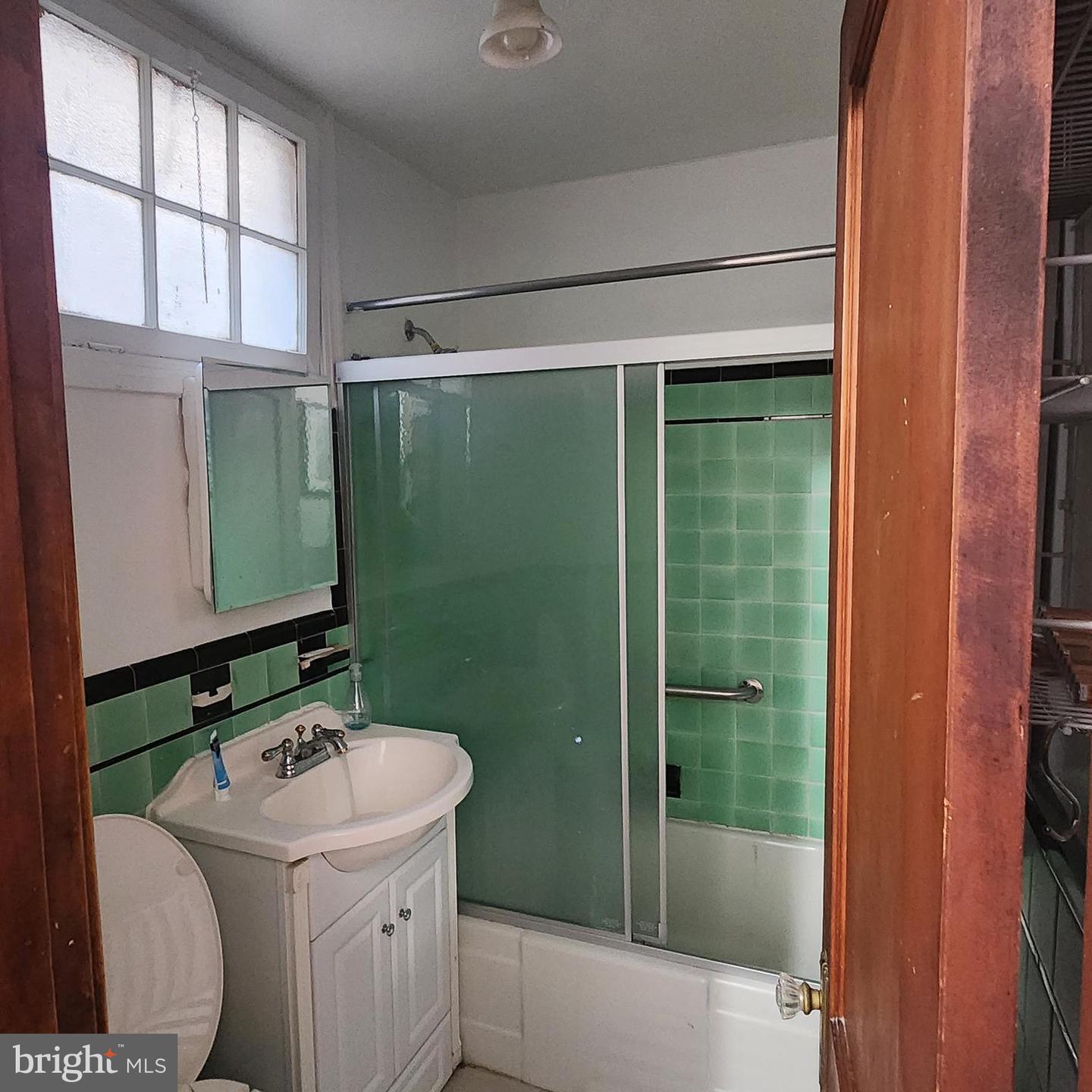 334 19TH ST NE, WASHINGTON, District Of Columbia 20002, 3 Bedrooms Bedrooms, ,2 BathroomsBathrooms,Residential,For sale,334 19TH ST NE,DCDC2176146 MLS # DCDC2176146