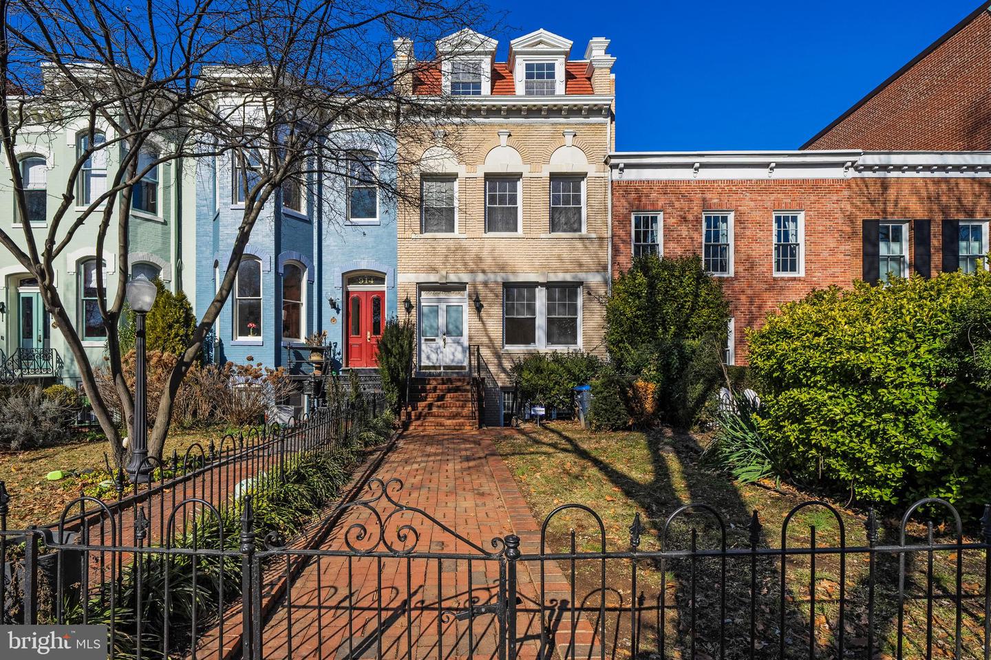 916 E CAPITOL ST NE, WASHINGTON, District Of Columbia 20003, 6 Bedrooms Bedrooms, ,4 BathroomsBathrooms,Residential,For sale,916 E CAPITOL ST NE,DCDC2175316 MLS # DCDC2175316