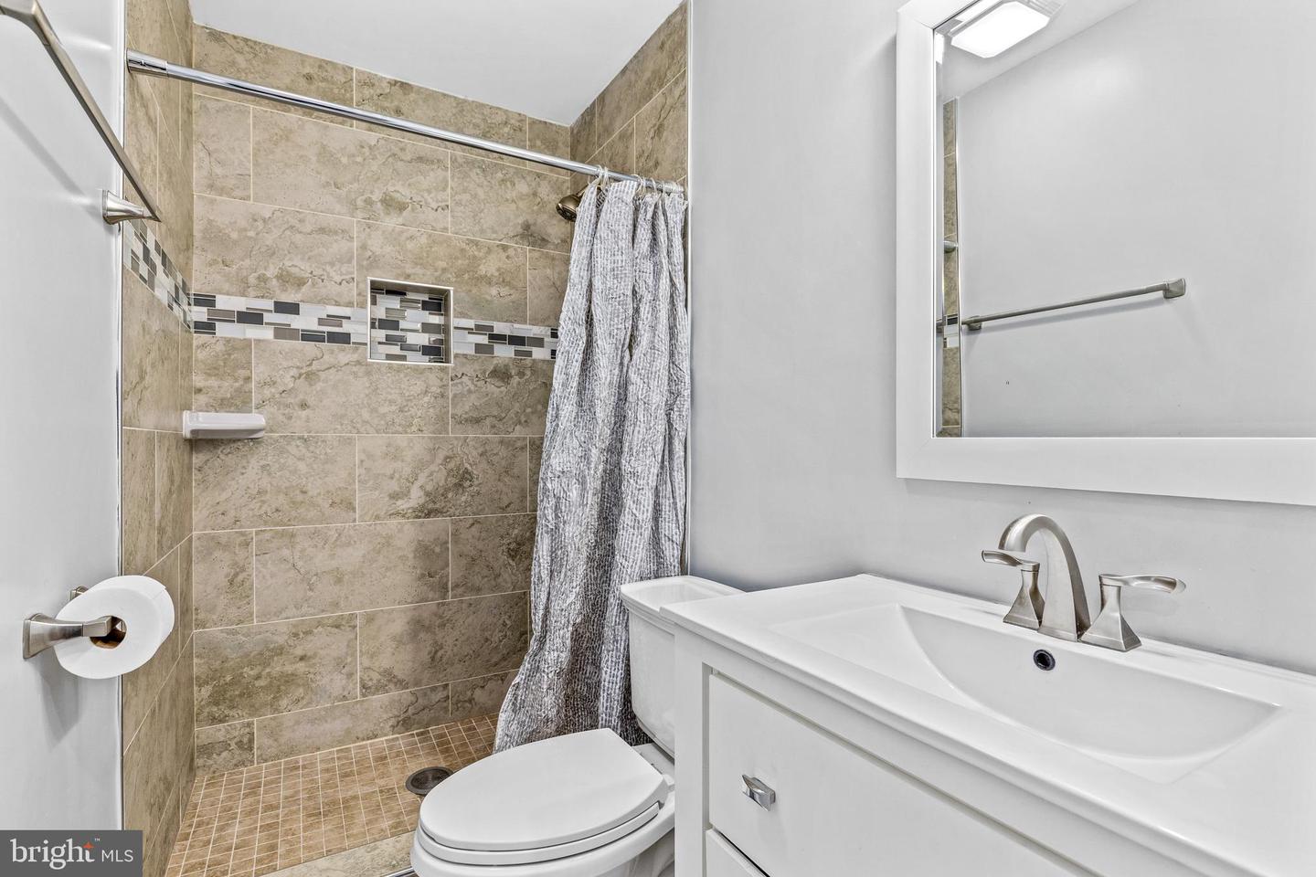 1826 M ST NE, WASHINGTON, District Of Columbia 20002, 4 Bedrooms Bedrooms, ,3 BathroomsBathrooms,Residential,For sale,1826 M ST NE,DCDC2173782 MLS # DCDC2173782