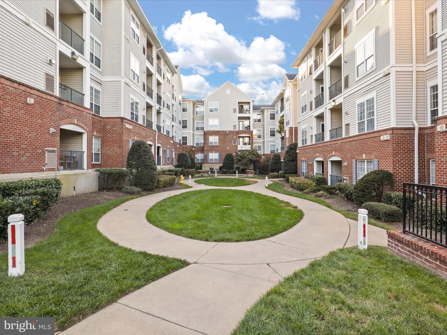 4860 EISENHOWER AVE #292, ALEXANDRIA, Virginia 22304, 2 Bedrooms Bedrooms, ,2 BathroomsBathrooms,Residential,For sale,4860 EISENHOWER AVE #292,VAAX2040730 MLS # VAAX2040730