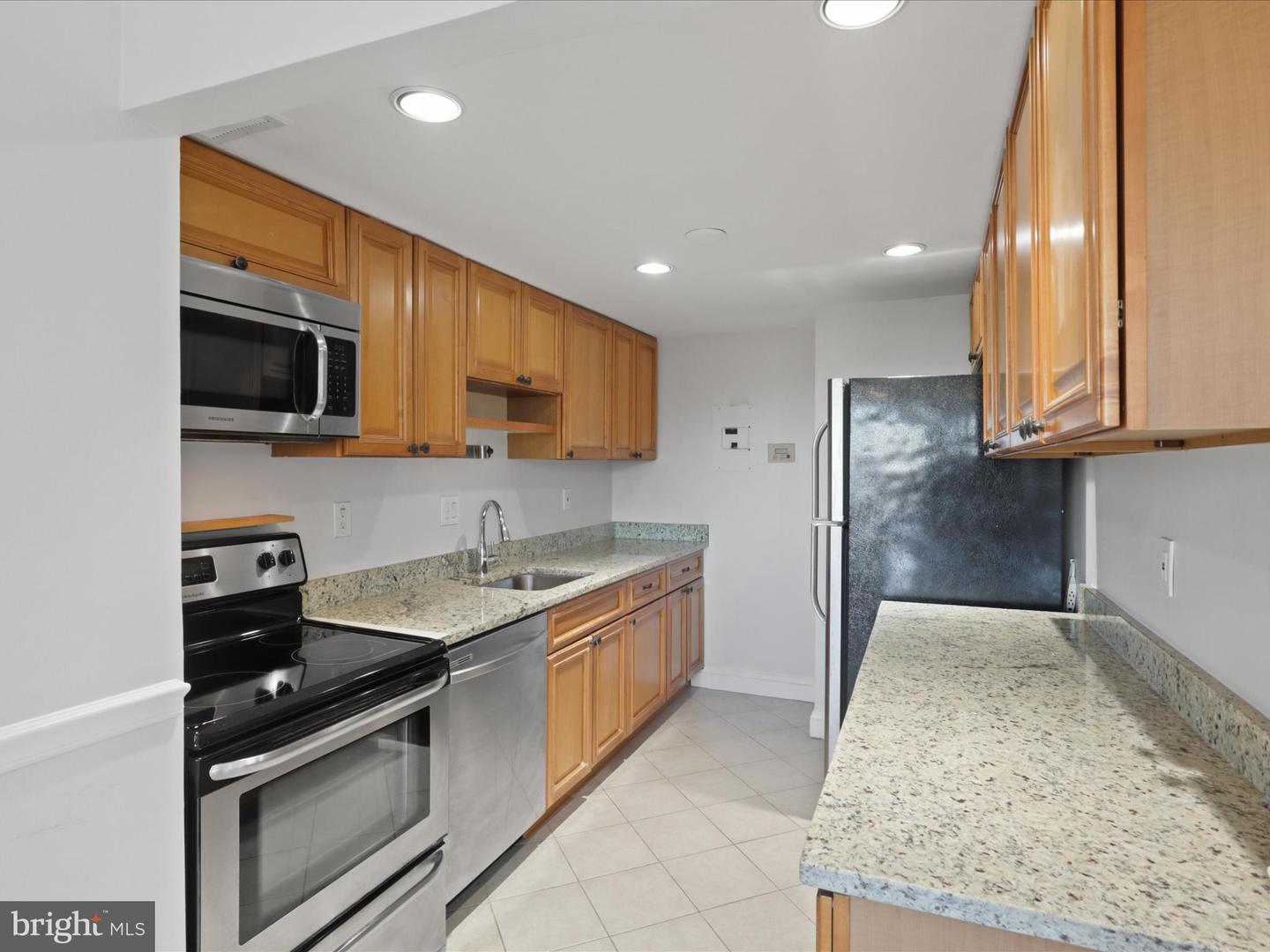 2059 HUNTINGTON AVE #1606, ALEXANDRIA, Virginia 22303, 2 Bedrooms Bedrooms, ,2 BathroomsBathrooms,Residential,For sale,2059 HUNTINGTON AVE #1606,VAFX2218194 MLS # VAFX2218194