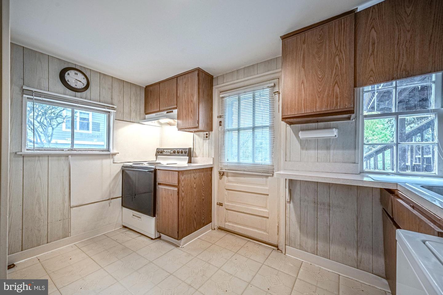 2947 RANDOM RD, FALLS CHURCH, Virginia 22042, 1 Bedroom Bedrooms, ,1 BathroomBathrooms,Residential,For sale,2947 RANDOM RD,VAFX2219834 MLS # VAFX2219834