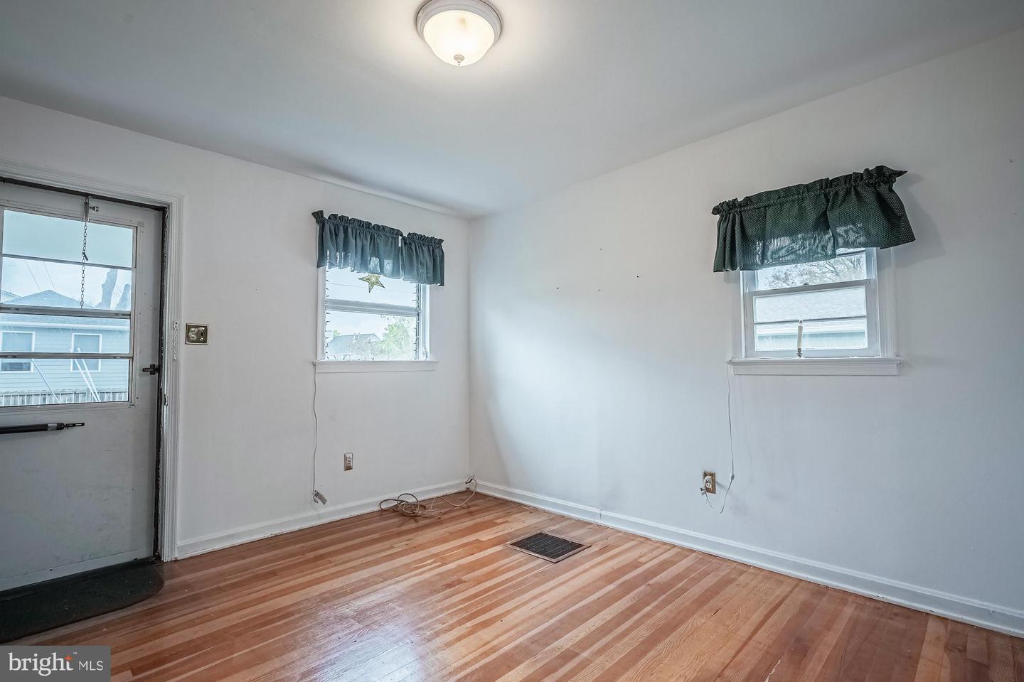 2947 RANDOM RD, FALLS CHURCH, Virginia 22042, 1 Bedroom Bedrooms, ,1 BathroomBathrooms,Residential,For sale,2947 RANDOM RD,VAFX2219834 MLS # VAFX2219834