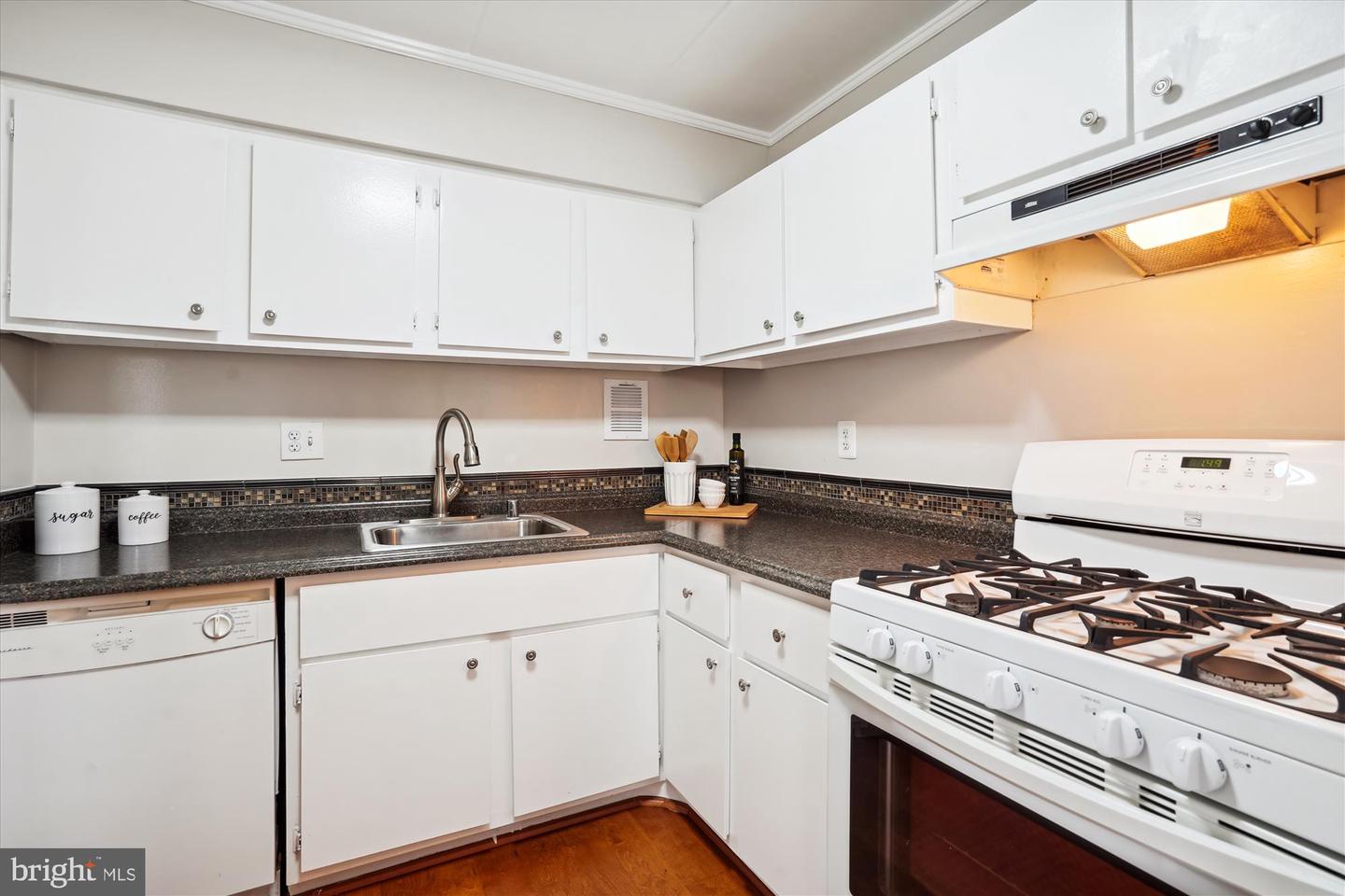 2634 WAGON DR #281, ALEXANDRIA, Virginia 22303, 2 Bedrooms Bedrooms, ,1 BathroomBathrooms,Residential,For sale,2634 WAGON DR #281,VAFX2220452 MLS # VAFX2220452