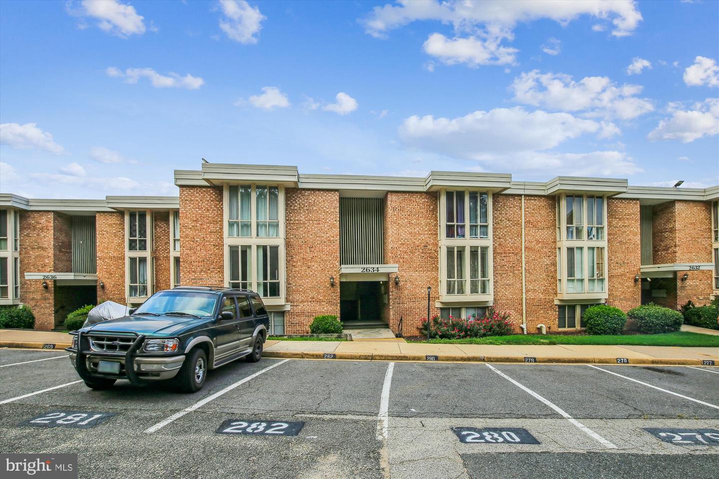 2634 WAGON DR #281, ALEXANDRIA, Virginia 22303, 2 Bedrooms Bedrooms, ,1 BathroomBathrooms,Residential,For sale,2634 WAGON DR #281,VAFX2220452 MLS # VAFX2220452