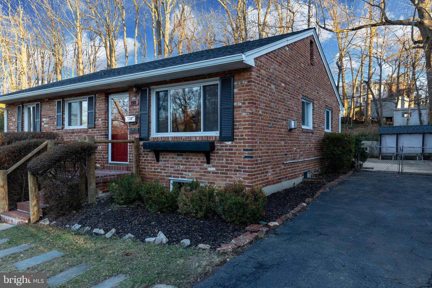 3909 LARCHWOOD RD, FALLS CHURCH, Virginia 22041, 3 Bedrooms Bedrooms, ,2 BathroomsBathrooms,Residential,For sale,3909 LARCHWOOD RD,VAFX2218598 MLS # VAFX2218598