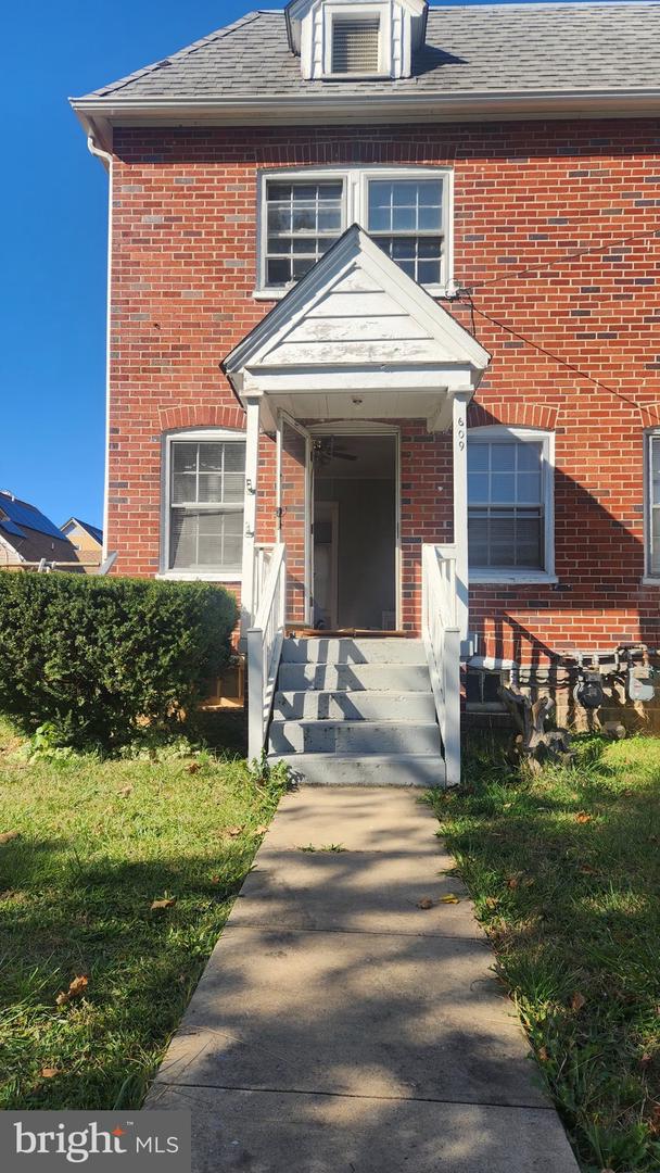 609 SMITHFIELD AVE, WINCHESTER, Virginia 22601, 2 Bedrooms Bedrooms, ,1 BathroomBathrooms,Residential,For sale,609 SMITHFIELD AVE,VAWI2007106 MLS # VAWI2007106