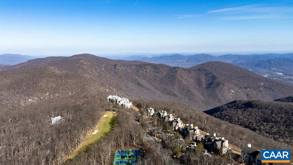 2061 STONE RIDGE CONDOS #2061, WINTERGREEN RESORT, Virginia 22967, 3 Bedrooms Bedrooms, ,3 BathroomsBathrooms,Residential,For sale,2061 STONE RIDGE CONDOS #2061,660604 MLS # 660604