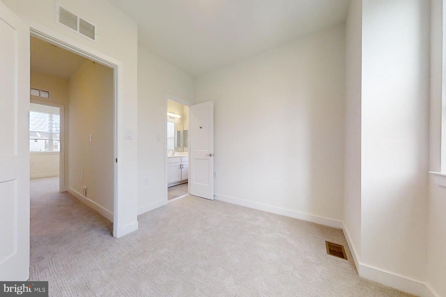 4900 EAST CAPITOL NE, WASHINGTON, District Of Columbia 20019, 3 Bedrooms Bedrooms, ,3 BathroomsBathrooms,Residential,For sale,4900 EAST CAPITOL NE,DCDC2184060 MLS # DCDC2184060