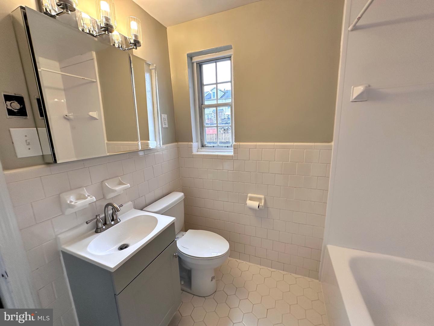 1804 W ABINGDON DR #102, ALEXANDRIA, Virginia 22314, 1 Bedroom Bedrooms, ,1 BathroomBathrooms,Residential,For sale,1804 W ABINGDON DR #102,VAAX2039962 MLS # VAAX2039962