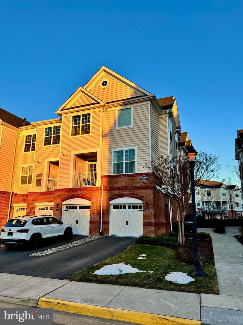 23290 MILLTOWN KNOLL SQ #114, ASHBURN, Virginia 20148, 2 Bedrooms Bedrooms, ,2 BathroomsBathrooms,Residential,For sale,23290 MILLTOWN KNOLL SQ #114,VALO2087544 MLS # VALO2087544