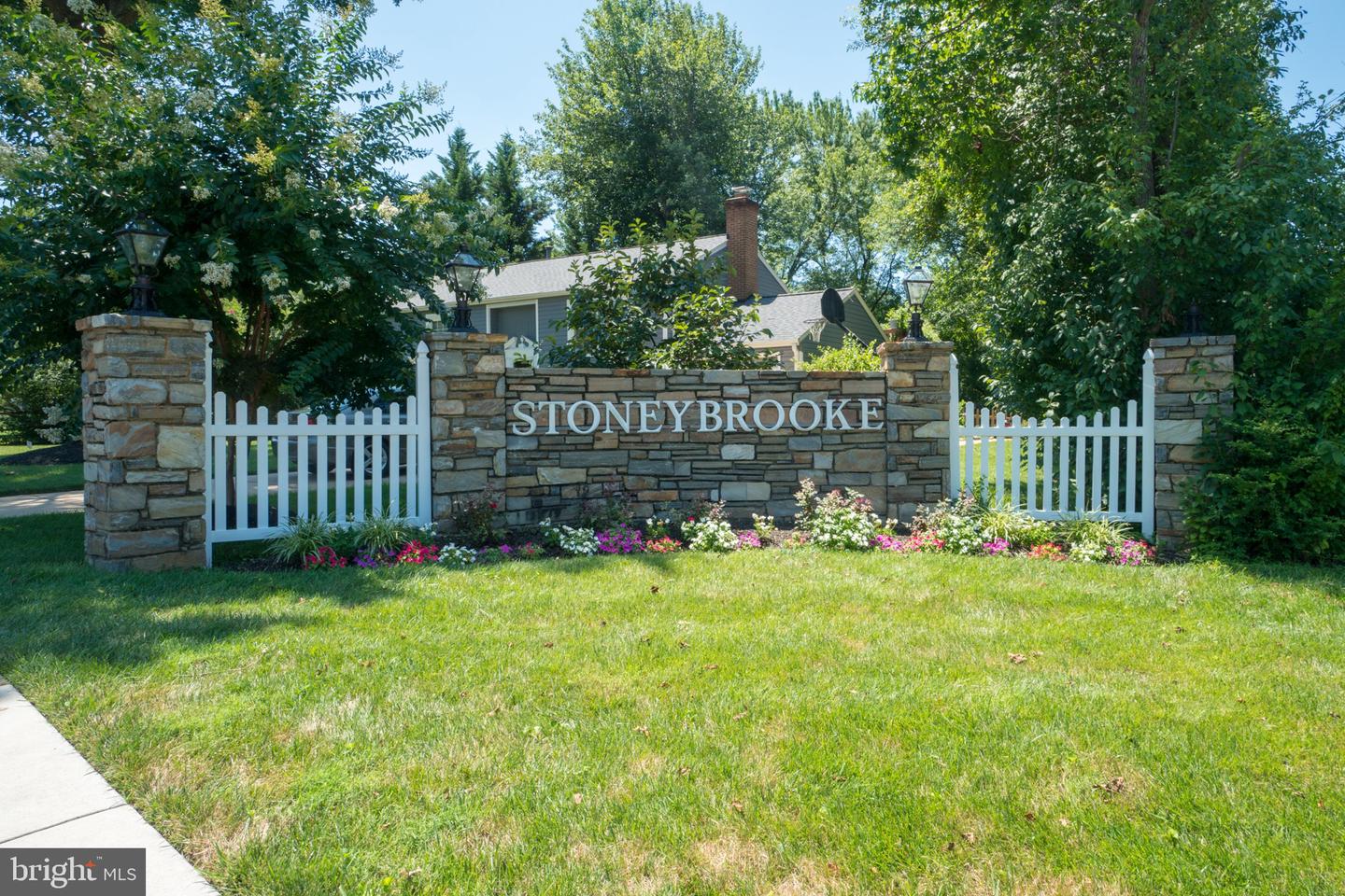 6934 STONEYBROOKE LN, ALEXANDRIA, Virginia 22306, 4 Bedrooms Bedrooms, ,2 BathroomsBathrooms,Residential,For sale,6934 STONEYBROOKE LN,VAFX2220178 MLS # VAFX2220178