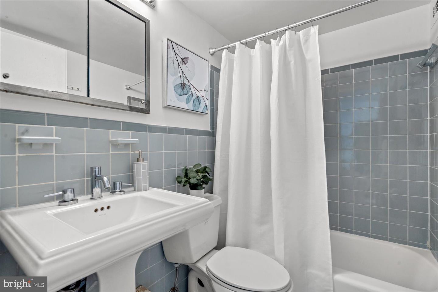 4600 CONNECTICUT AVE NW #215, WASHINGTON, District Of Columbia 20008, 1 Bedroom Bedrooms, ,1 BathroomBathrooms,Residential,For sale,4600 CONNECTICUT AVE NW #215,DCDC2184158 MLS # DCDC2184158