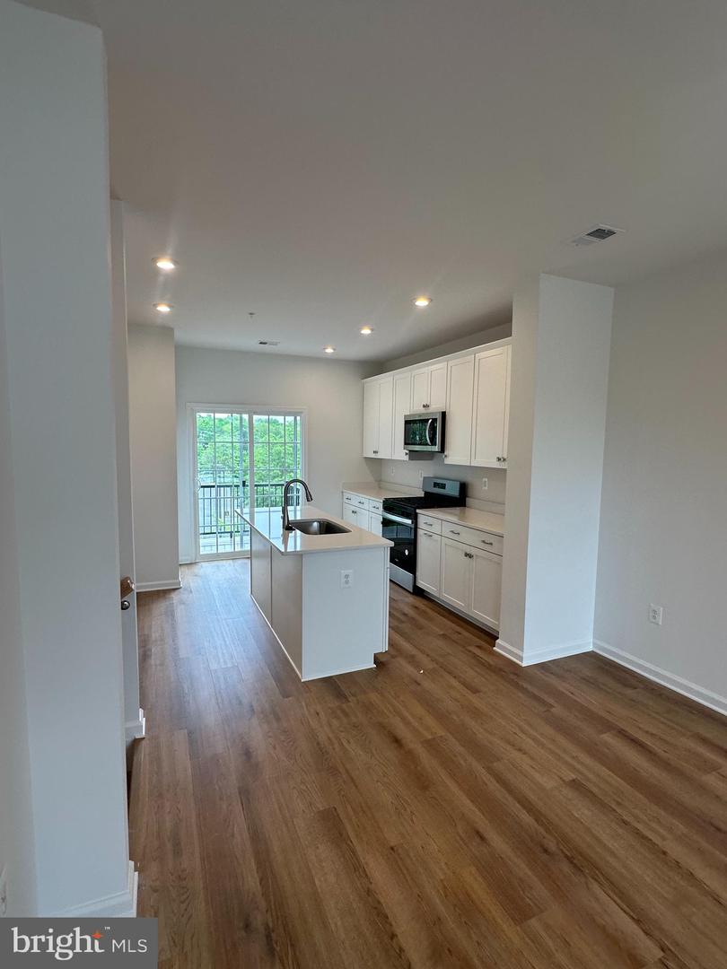8275 KNIGHT STATION WAY, MANASSAS, Virginia 20110, 3 Bedrooms Bedrooms, ,3 BathroomsBathrooms,Residential,For sale,8275 KNIGHT STATION WAY,VAPW2087030 MLS # VAPW2087030