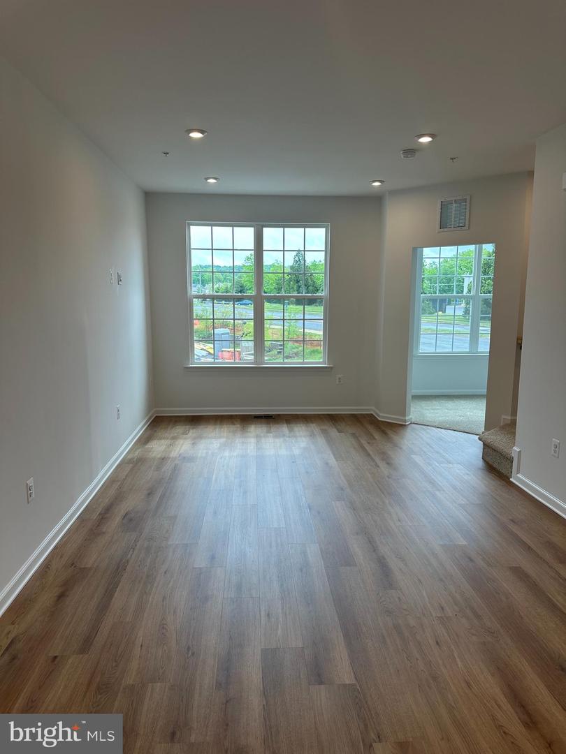 8275 KNIGHT STATION WAY, MANASSAS, Virginia 20110, 3 Bedrooms Bedrooms, ,3 BathroomsBathrooms,Residential,For sale,8275 KNIGHT STATION WAY,VAPW2087030 MLS # VAPW2087030