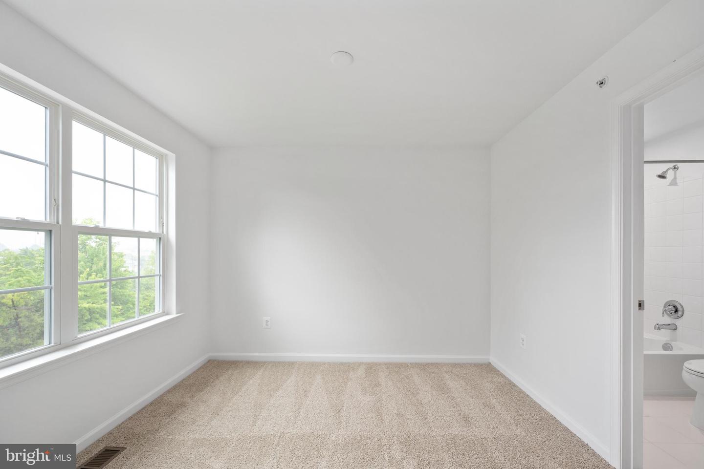 8275 KNIGHT STATION WAY, MANASSAS, Virginia 20110, 3 Bedrooms Bedrooms, ,3 BathroomsBathrooms,Residential,For sale,8275 KNIGHT STATION WAY,VAPW2087030 MLS # VAPW2087030