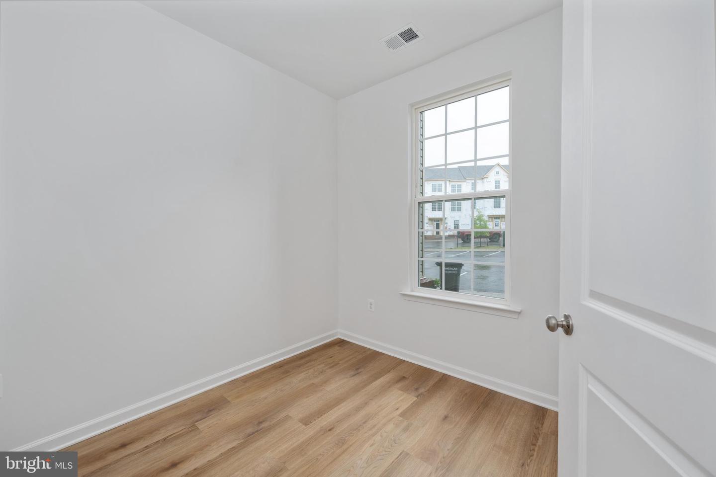 8275 KNIGHT STATION WAY, MANASSAS, Virginia 20110, 3 Bedrooms Bedrooms, ,3 BathroomsBathrooms,Residential,For sale,8275 KNIGHT STATION WAY,VAPW2087030 MLS # VAPW2087030