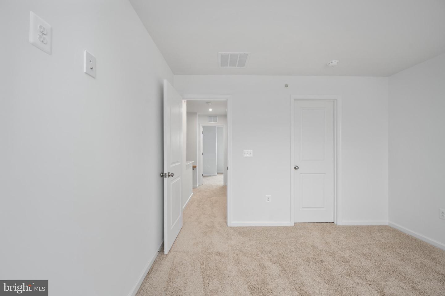 8275 KNIGHT STATION WAY, MANASSAS, Virginia 20110, 3 Bedrooms Bedrooms, ,3 BathroomsBathrooms,Residential,For sale,8275 KNIGHT STATION WAY,VAPW2087030 MLS # VAPW2087030