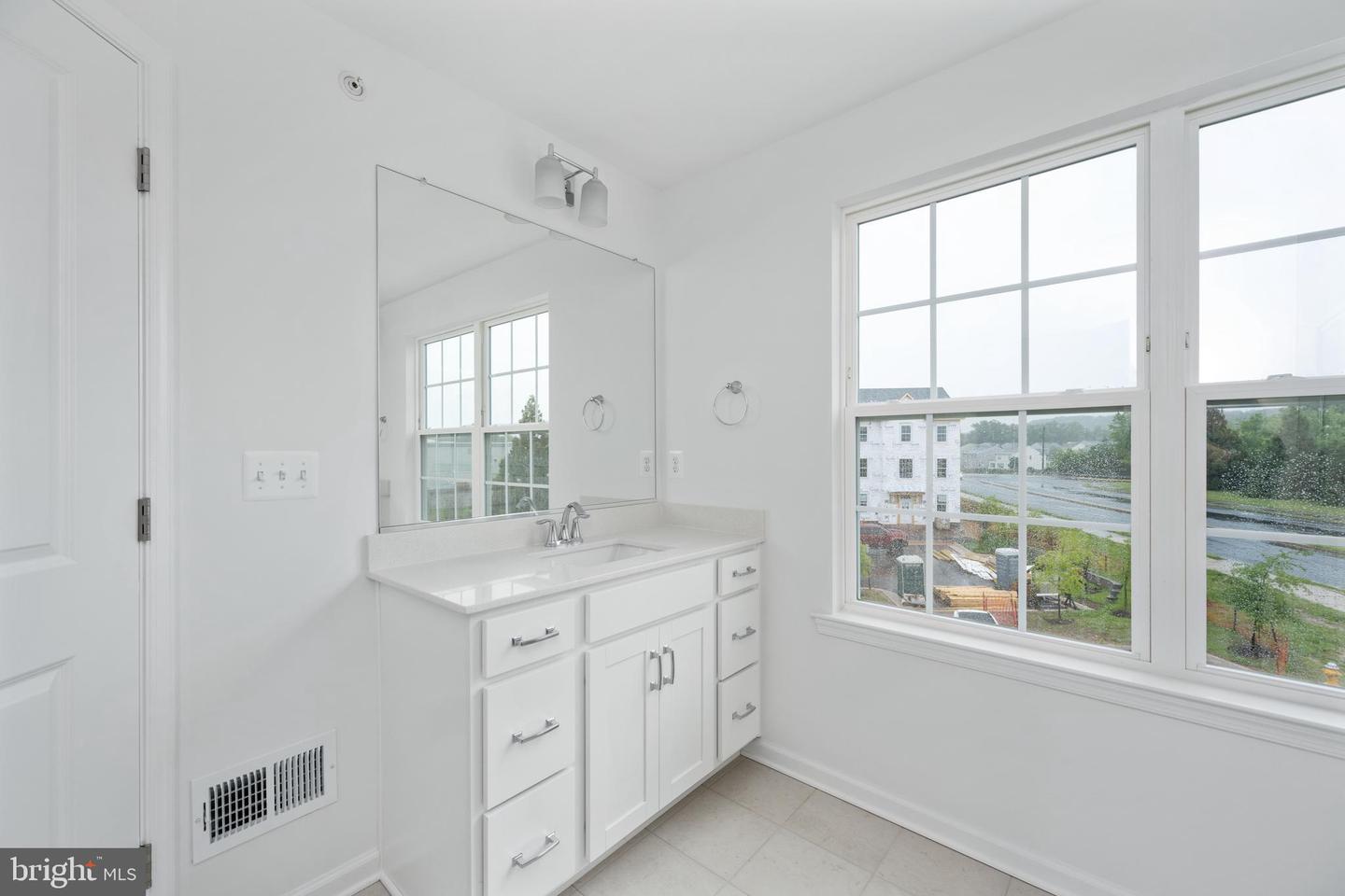 8275 KNIGHT STATION WAY, MANASSAS, Virginia 20110, 3 Bedrooms Bedrooms, ,3 BathroomsBathrooms,Residential,For sale,8275 KNIGHT STATION WAY,VAPW2087030 MLS # VAPW2087030