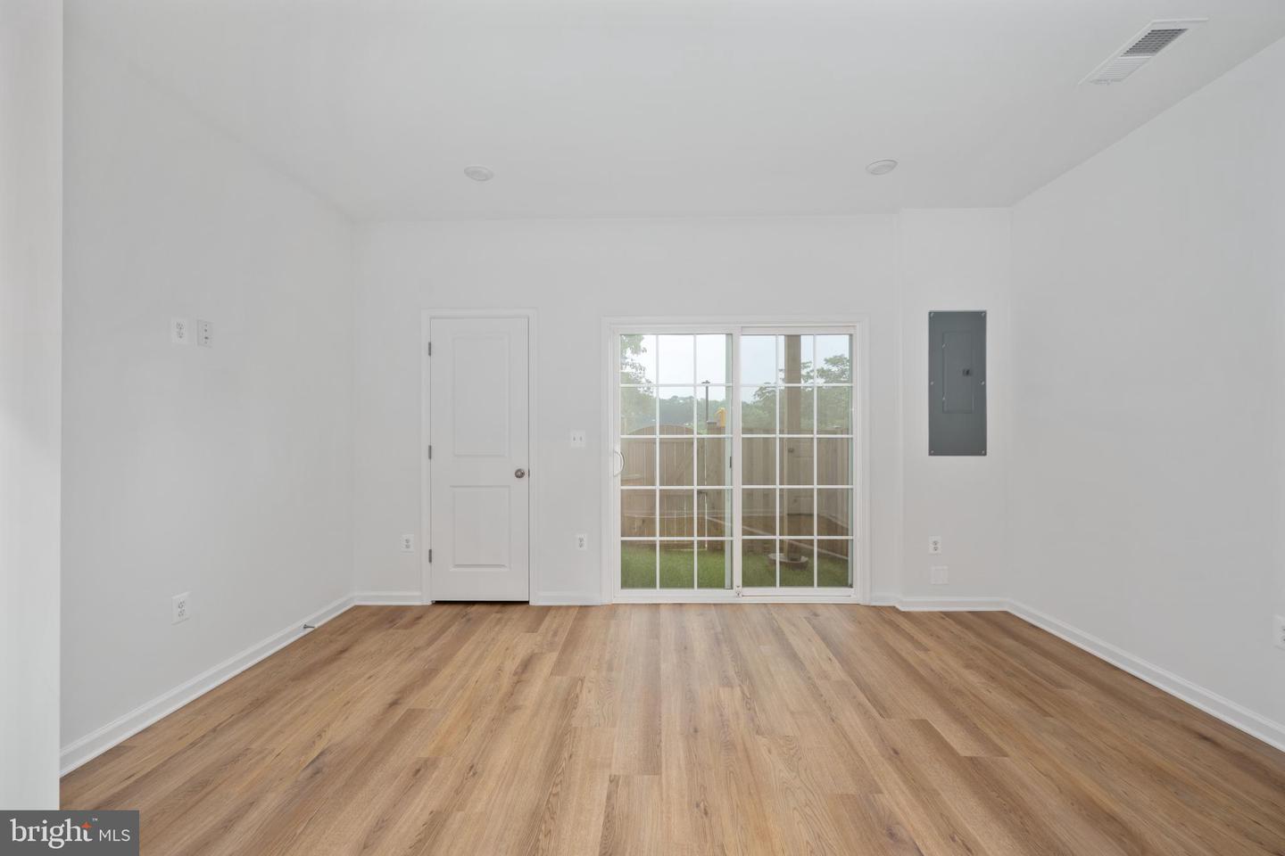 8275 KNIGHT STATION WAY, MANASSAS, Virginia 20110, 3 Bedrooms Bedrooms, ,3 BathroomsBathrooms,Residential,For sale,8275 KNIGHT STATION WAY,VAPW2087030 MLS # VAPW2087030