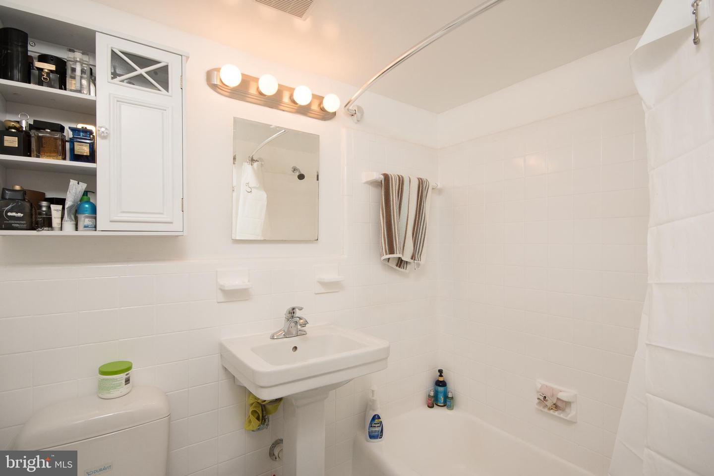 3330 S 28TH ST #303, ALEXANDRIA, Virginia 22302, 2 Bedrooms Bedrooms, ,1 BathroomBathrooms,Residential,For sale,3330 S 28TH ST #303,VAAX2041614 MLS # VAAX2041614