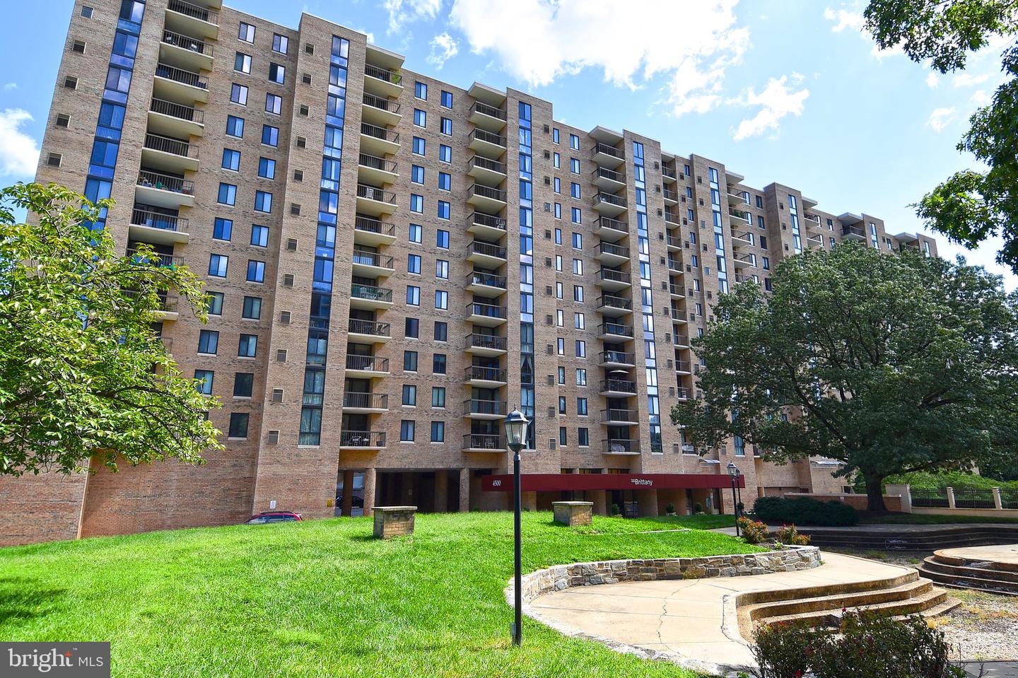 4500 S FOUR MILE RUN DR #1218, ARLINGTON, Virginia 22204, 2 Bedrooms Bedrooms, ,2 BathroomsBathrooms,Residential,For sale,4500 S FOUR MILE RUN DR #1218,VAAR2053080 MLS # VAAR2053080